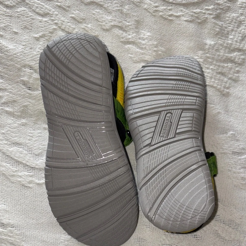 BNWOT Merrell Kids' Sandals in Black, Green, Yellow, and Blue •Unisex•